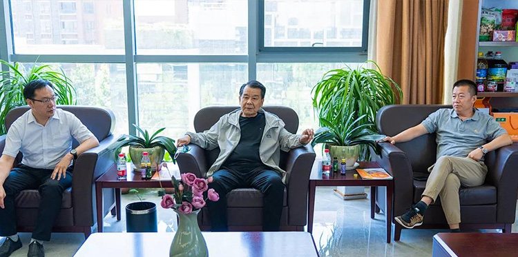 同谋发展 ： 龙乡商会调查团，莅临w66利来天成参观领导！